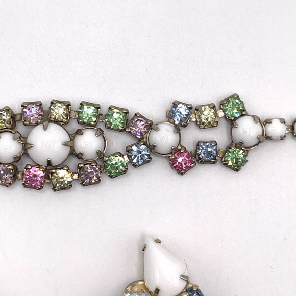 Vintage Unsigned Milk Glass Pastel Rhinestone Bracelet Clip-on Earrings Set - Picture 15 of 15